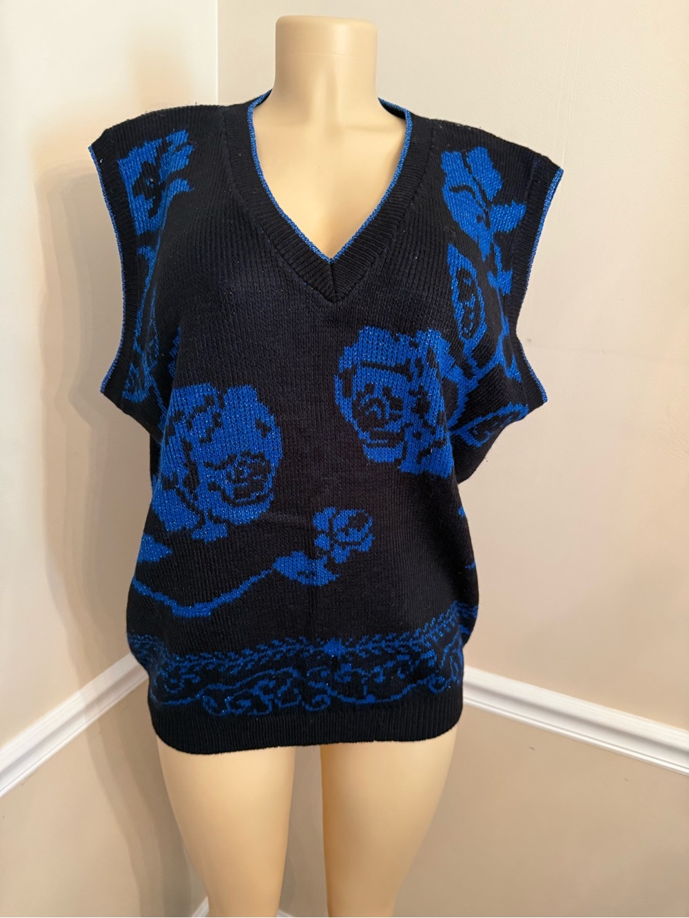 INC International Concepts Black V-Neck Floral Sweater Vest with Blue Motif